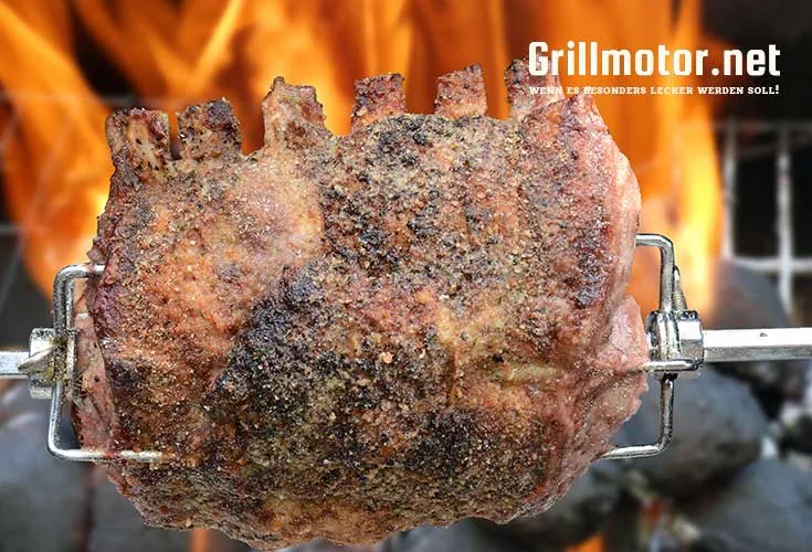 Mit dem Grillmotor Weber Spiriit können auch leckere Spareribs gegrillt werden